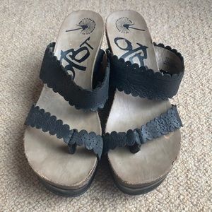 OTBT Black Scalloped Leather Slide Sandals